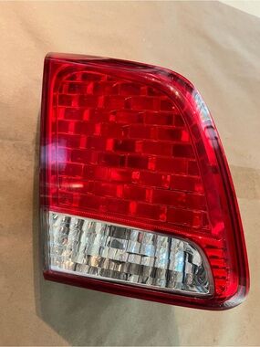 2011-2013 Kia Sorento Rear Lift Gate Inner Driver-Side Tail Light